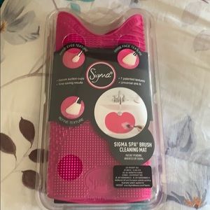 Sigma spa brush cleaning mat